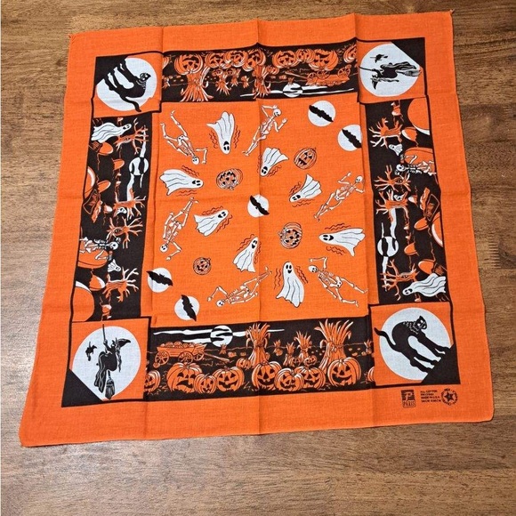 Set of (3) Vintage 80’s Halloween Bandanas - Picture 2 of 6